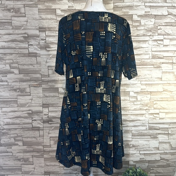 Lularoe pattern Perfect Tee. - Picture 4 of 12